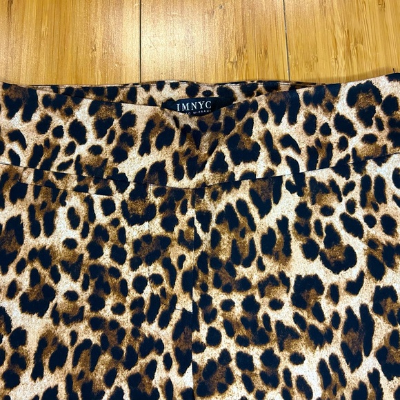 Isaac Mizrahi Leopard print stretch straight-leg pants. Size Small. Worn once. - Picture 6 of 7